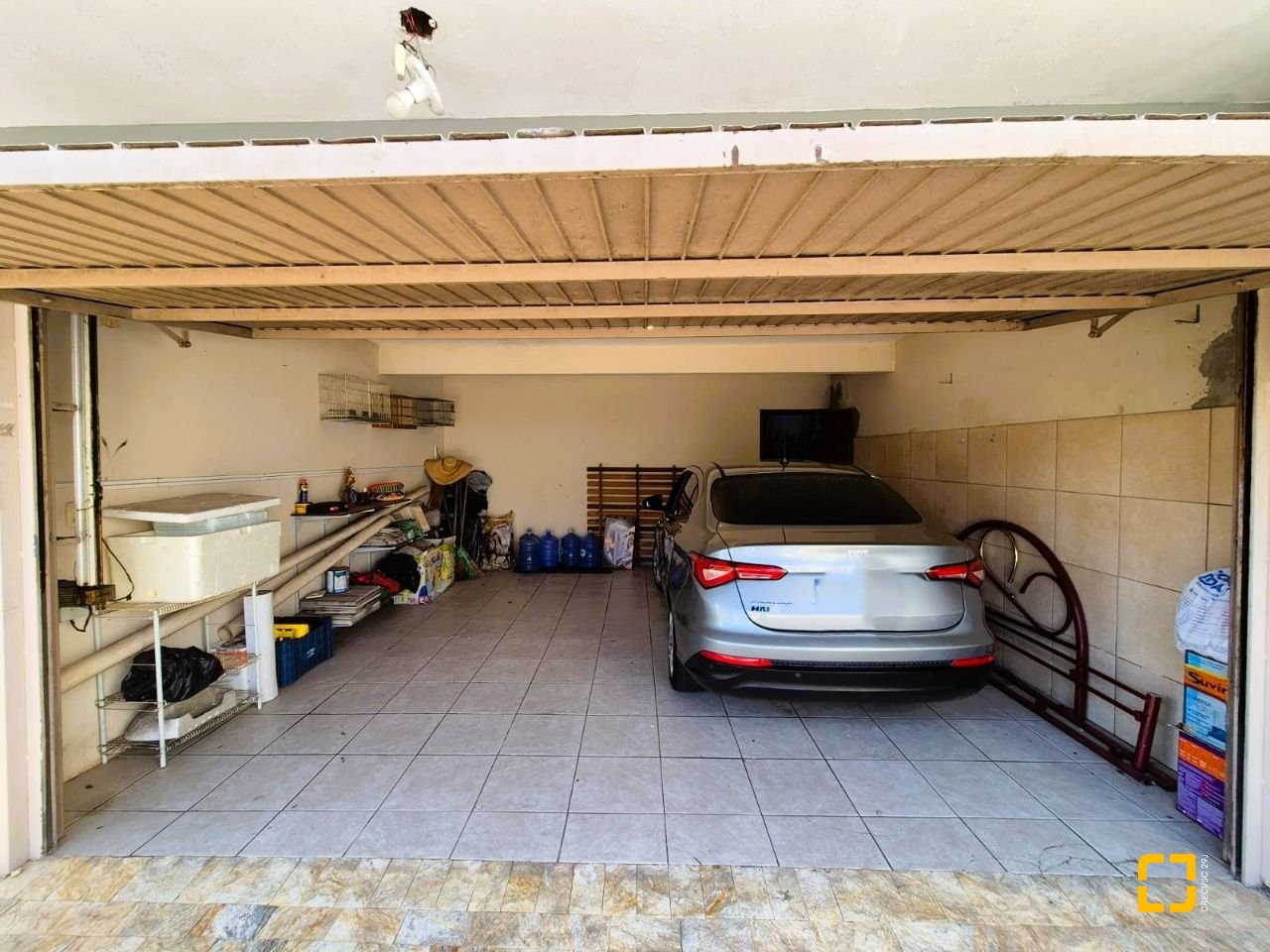 Casa com 230m², 4 quartos (sendo 2 suítes), 2 garagens, no bairro Agronômica em Florianópolis