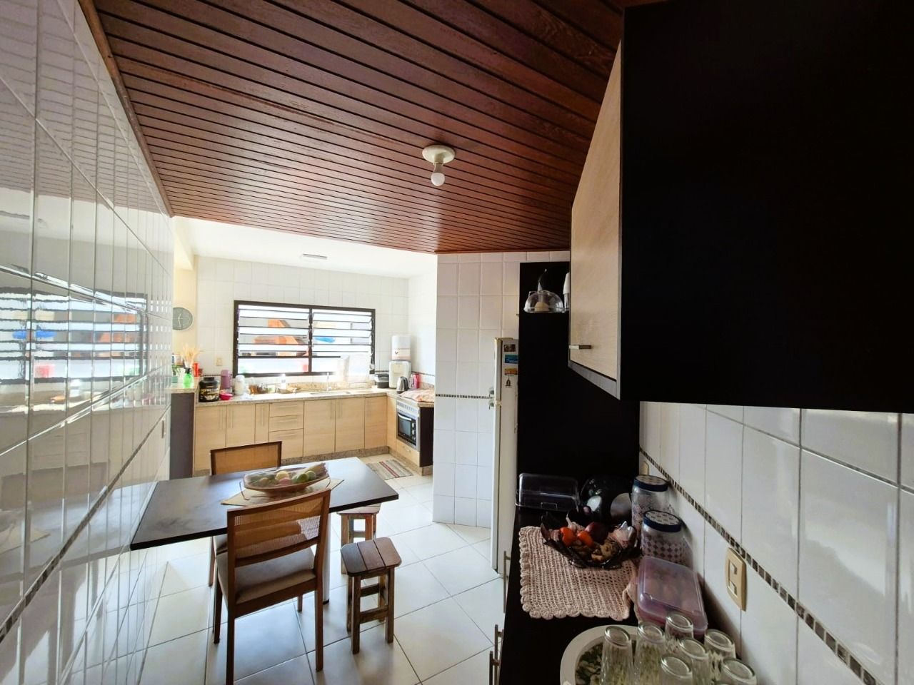 Casa com 230m², 4 quartos (sendo 2 suítes), 2 garagens, no bairro Agronômica em Florianópolis
