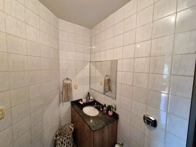 Casa com 230m², 4 quartos (sendo 2 suítes), 2 garagens, no bairro Agronômica em Florianópolis