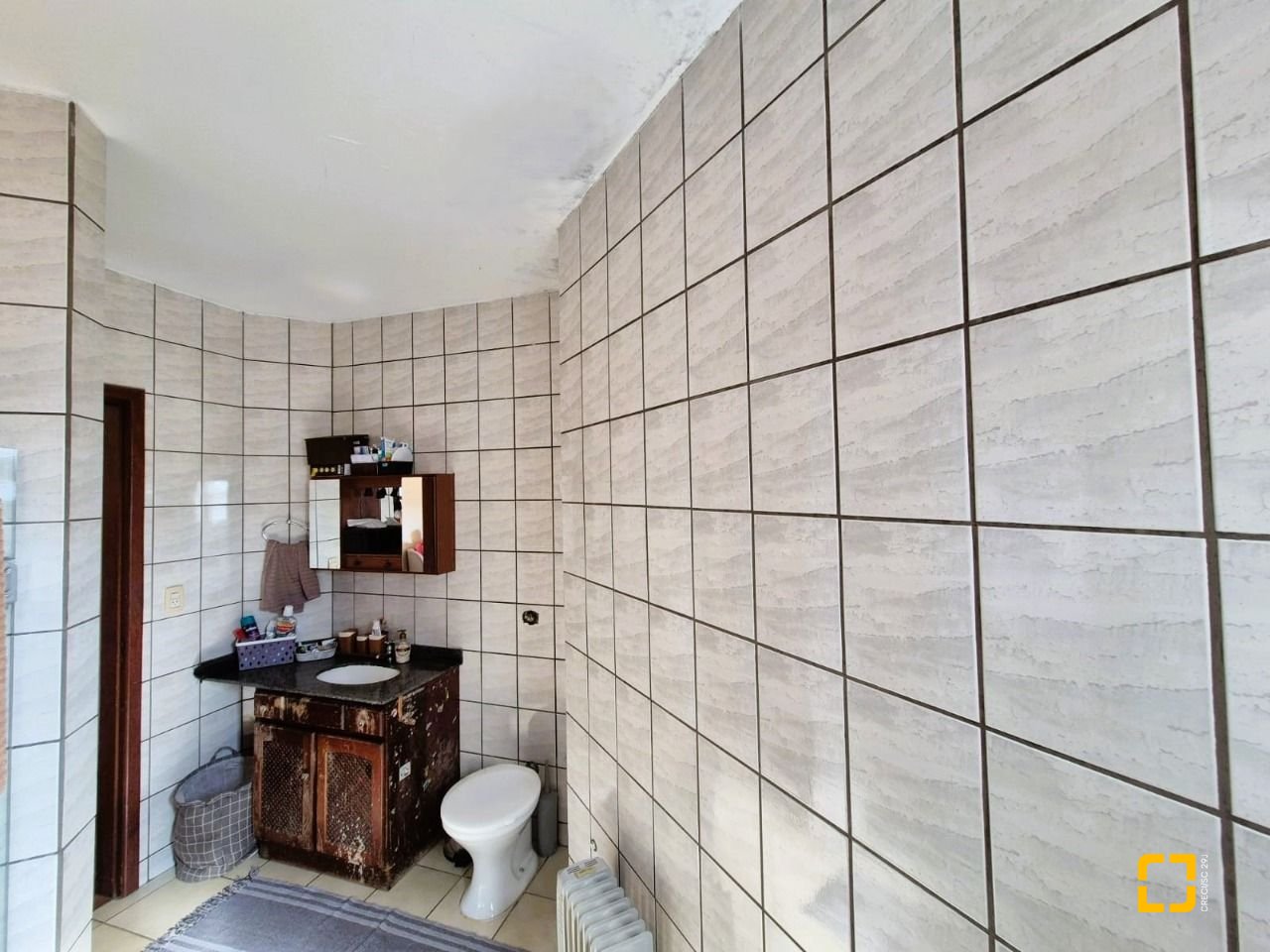 Casa com 230m², 4 quartos (sendo 2 suítes), 2 garagens, no bairro Agronômica em Florianópolis