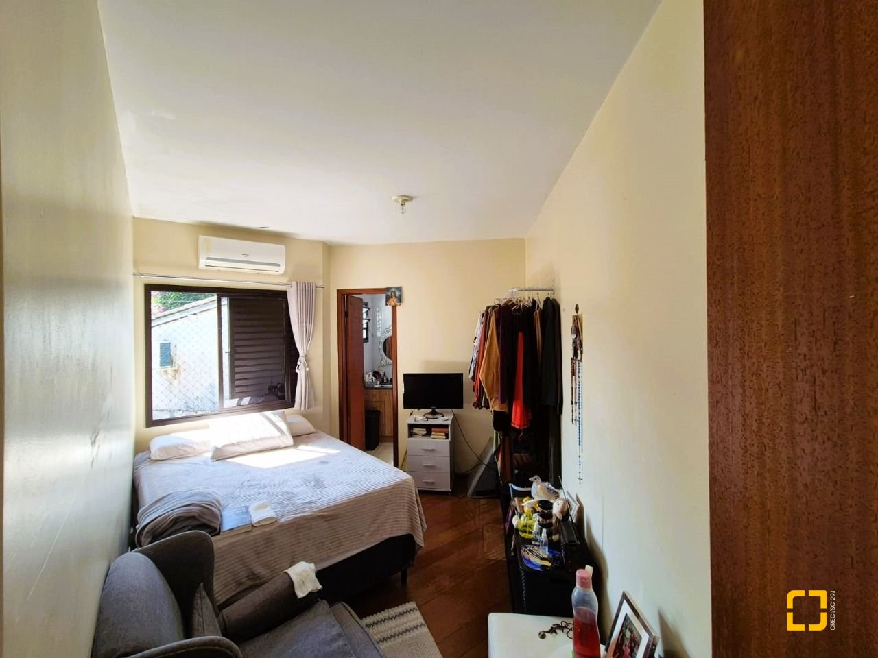 Casa com 230m², 4 quartos (sendo 2 suítes), 2 garagens, no bairro Agronômica em Florianópolis