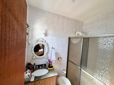 Casa com 230m², 4 quartos (sendo 2 suítes), 2 garagens, no bairro Agronômica em Florianópolis