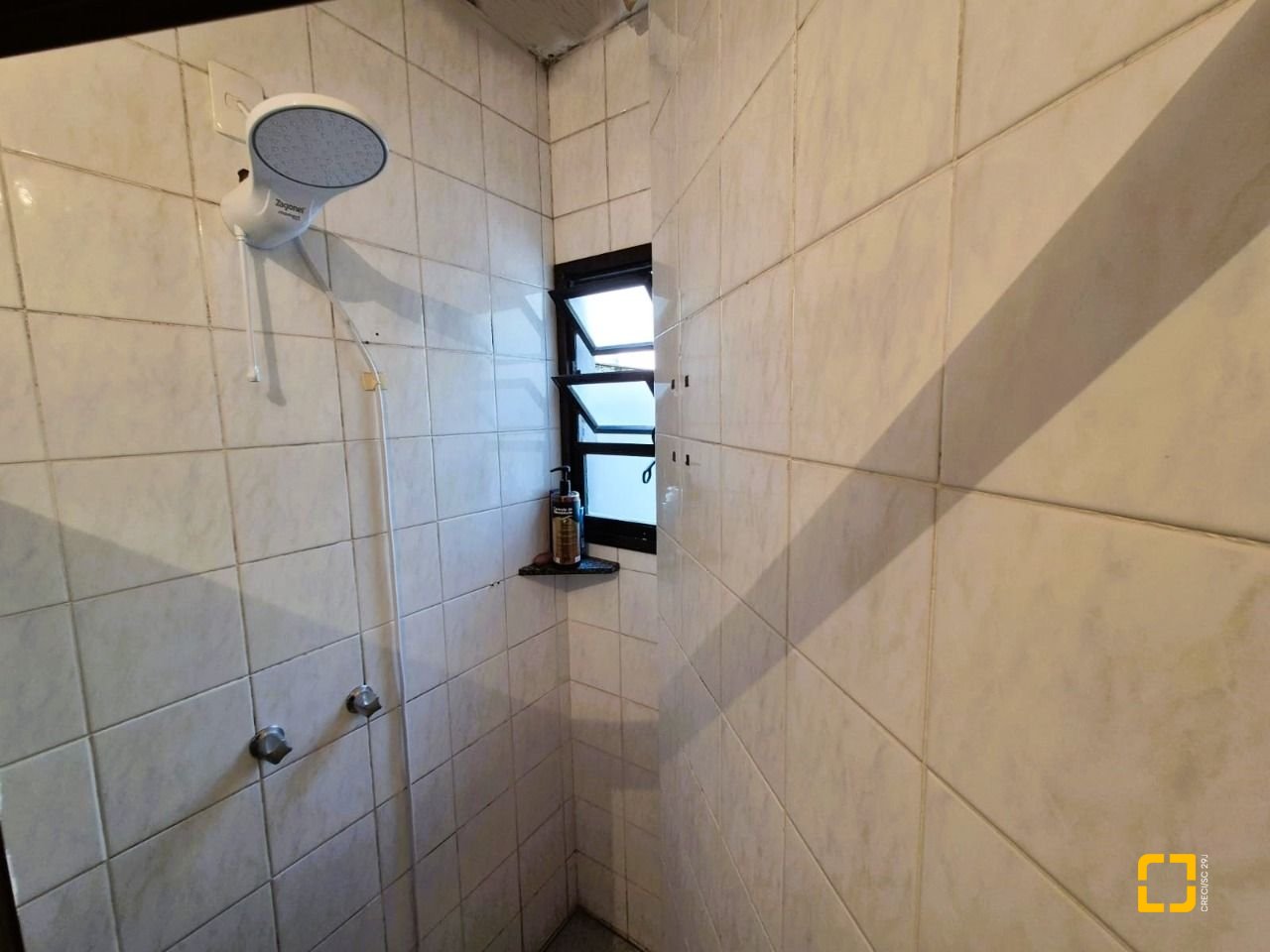Casa com 230m², 4 quartos (sendo 2 suítes), 2 garagens, no bairro Agronômica em Florianópolis