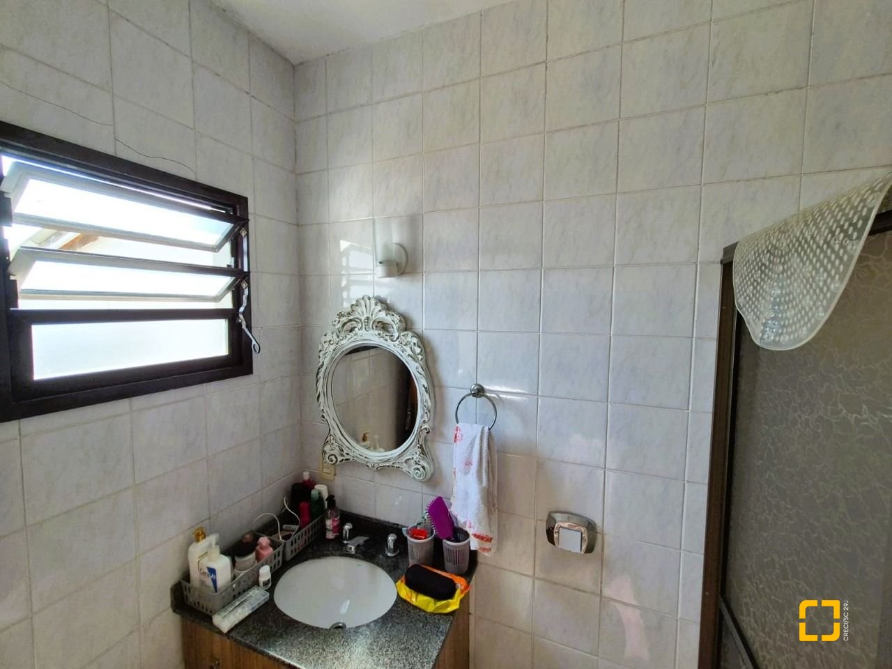Casa com 230m², 4 quartos (sendo 2 suítes), 2 garagens, no bairro Agronômica em Florianópolis