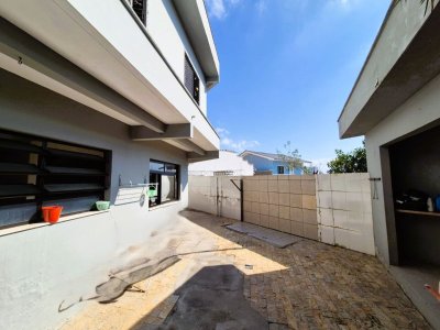 Casa com 230m², 4 quartos (sendo 2 suítes), 2 garagens, no bairro Agronômica em Florianópolis