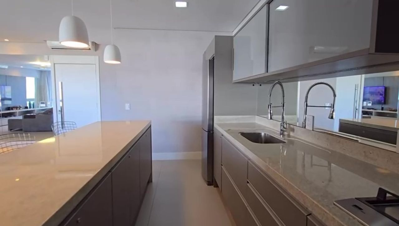 Apartamento com 147m², 4 quartos (sendo 2 suítes), 2 garagens, no bairro Jurerê Internacional em Florianópolis
