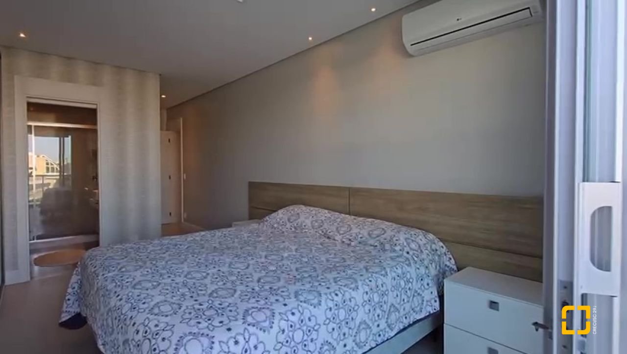 Apartamento com 147m², 4 quartos (sendo 2 suítes), 2 garagens, no bairro Jurerê Internacional em Florianópolis
