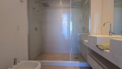 Apartamento com 147m², 4 quartos (sendo 2 suítes), 2 garagens, no bairro Jurerê Internacional em Florianópolis