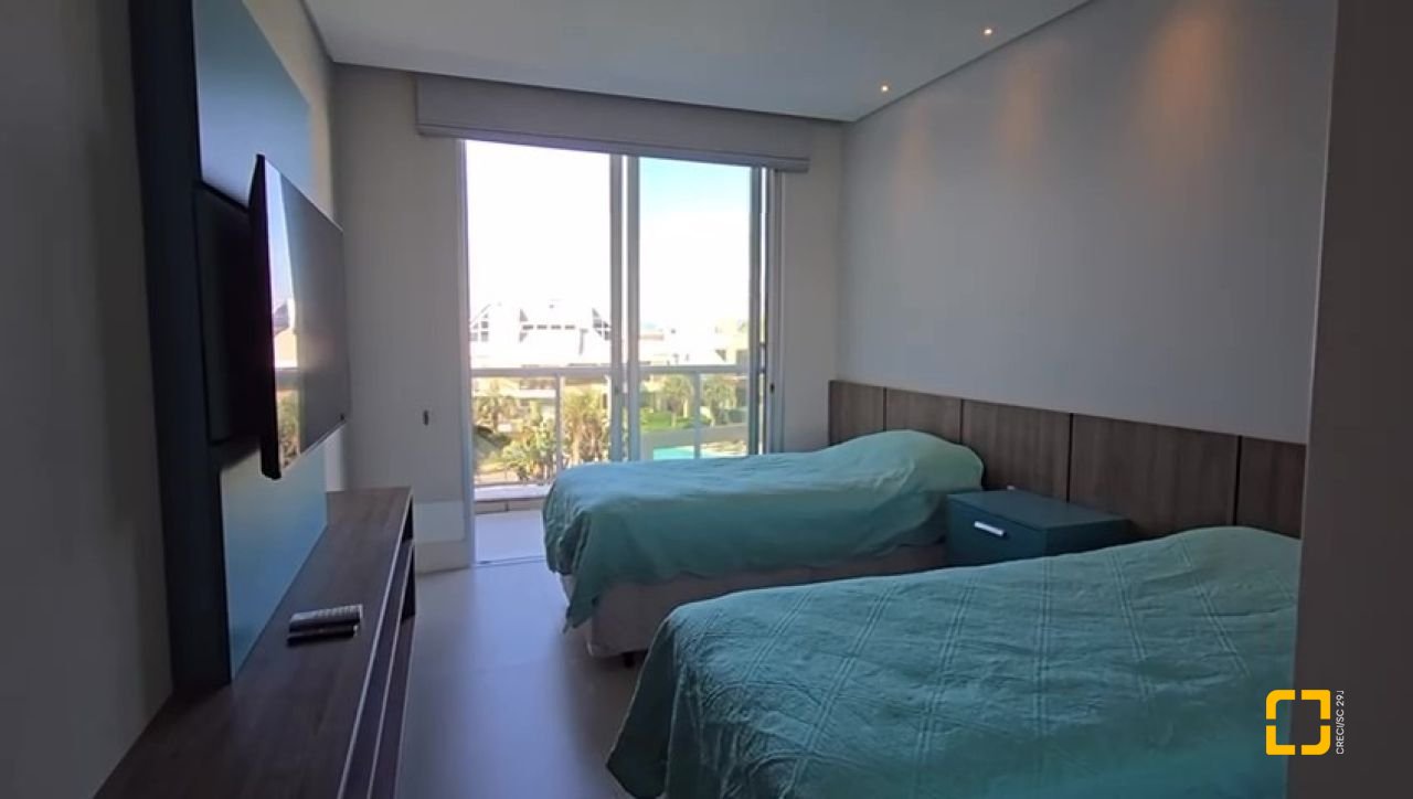 Apartamento com 147m², 4 quartos (sendo 2 suítes), 2 garagens, no bairro Jurerê Internacional em Florianópolis