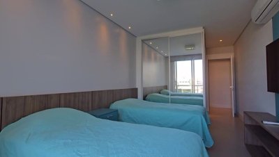 Apartamento com 147m², 4 quartos (sendo 2 suítes), 2 garagens, no bairro Jurerê Internacional em Florianópolis