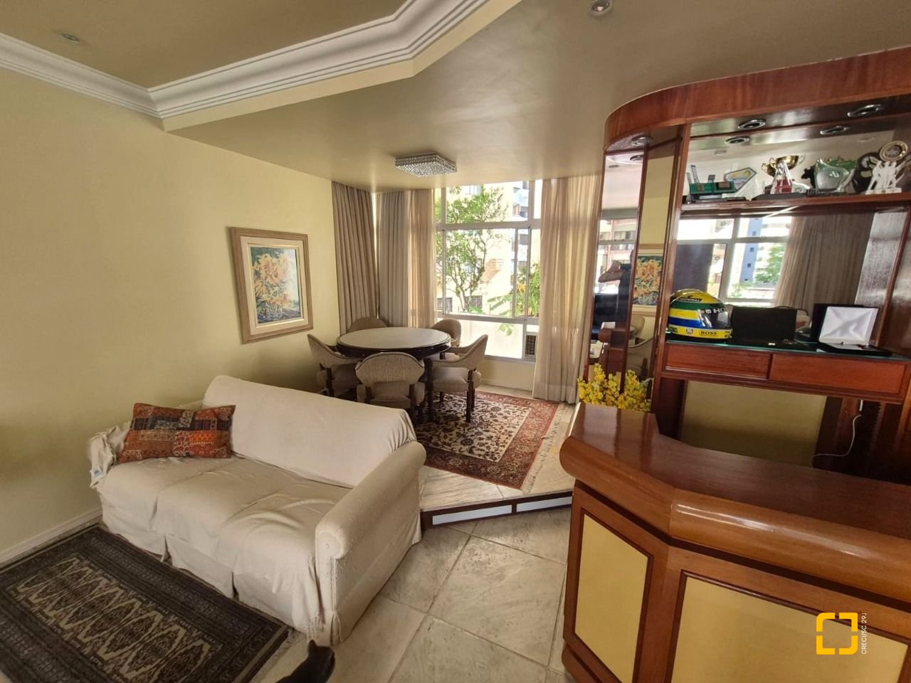 Apartamento com 224m², 6 quartos (sendo 2 suítes), 2 garagens, no bairro Centro em Florianópolis