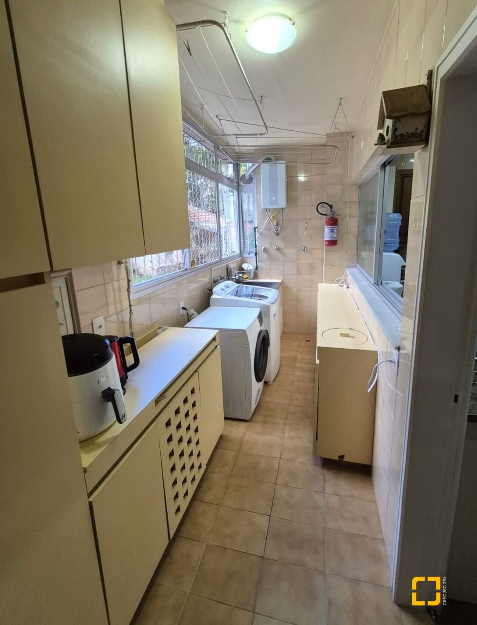 Apartamento com 224m², 6 quartos (sendo 2 suítes), 2 garagens, no bairro Centro em Florianópolis