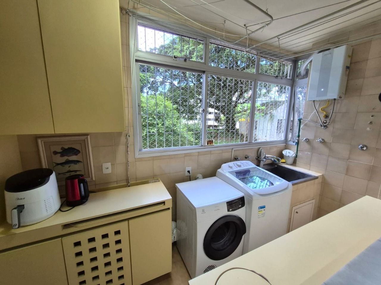 Apartamento com 224m², 6 quartos (sendo 2 suítes), 2 garagens, no bairro Centro em Florianópolis
