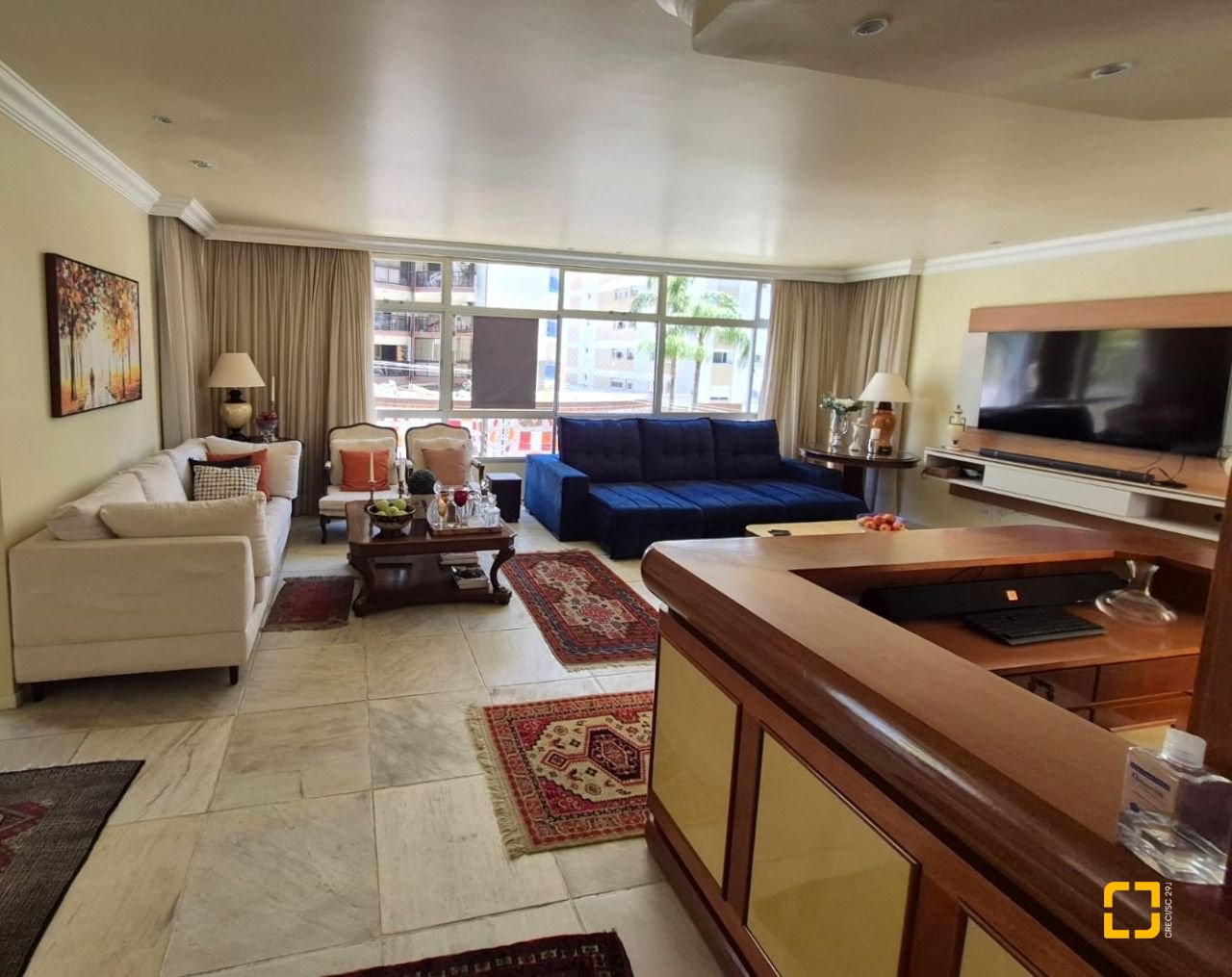 Apartamento com 224m², 6 quartos (sendo 2 suítes), 2 garagens, no bairro Centro em Florianópolis