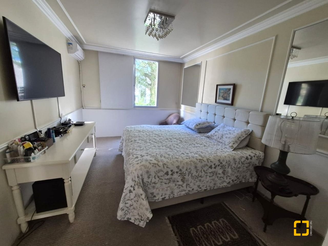 Apartamento com 224m², 6 quartos (sendo 2 suítes), 2 garagens, no bairro Centro em Florianópolis