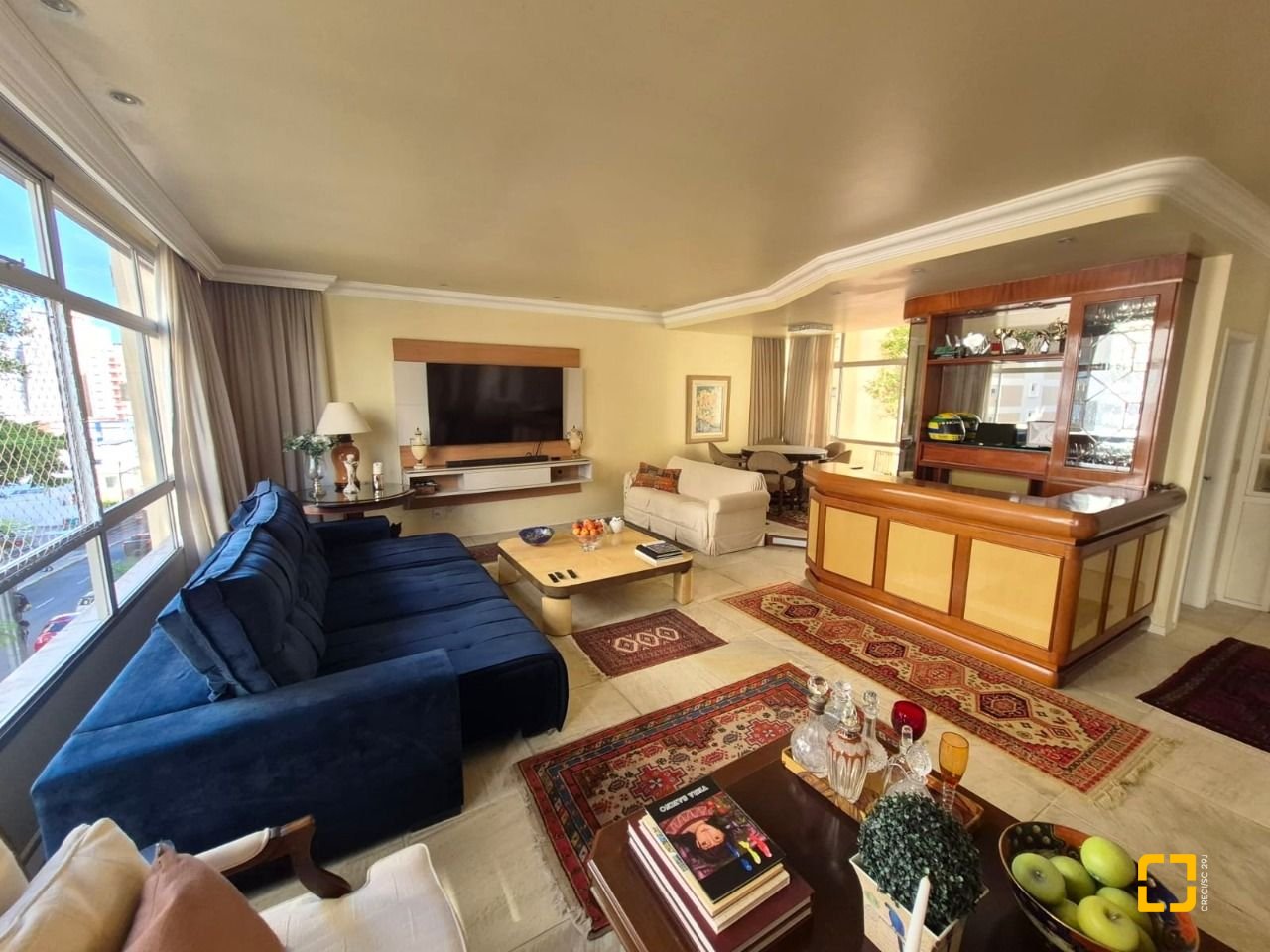 Apartamento com 224m², 6 quartos (sendo 2 suítes), 2 garagens, no bairro Centro em Florianópolis