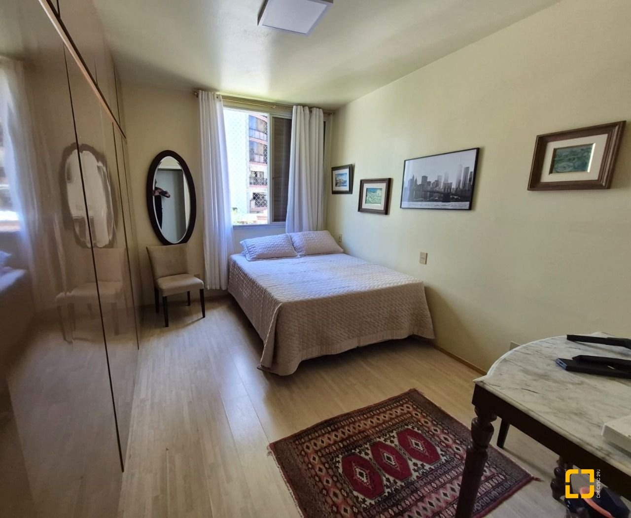 Apartamento com 224m², 6 quartos (sendo 2 suítes), 2 garagens, no bairro Centro em Florianópolis