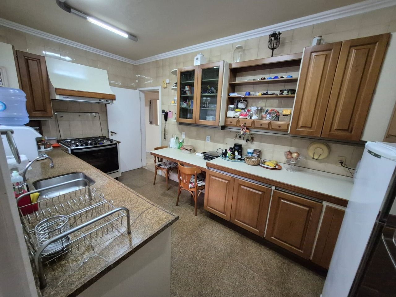 Apartamento com 224m², 6 quartos (sendo 2 suítes), 2 garagens, no bairro Centro em Florianópolis