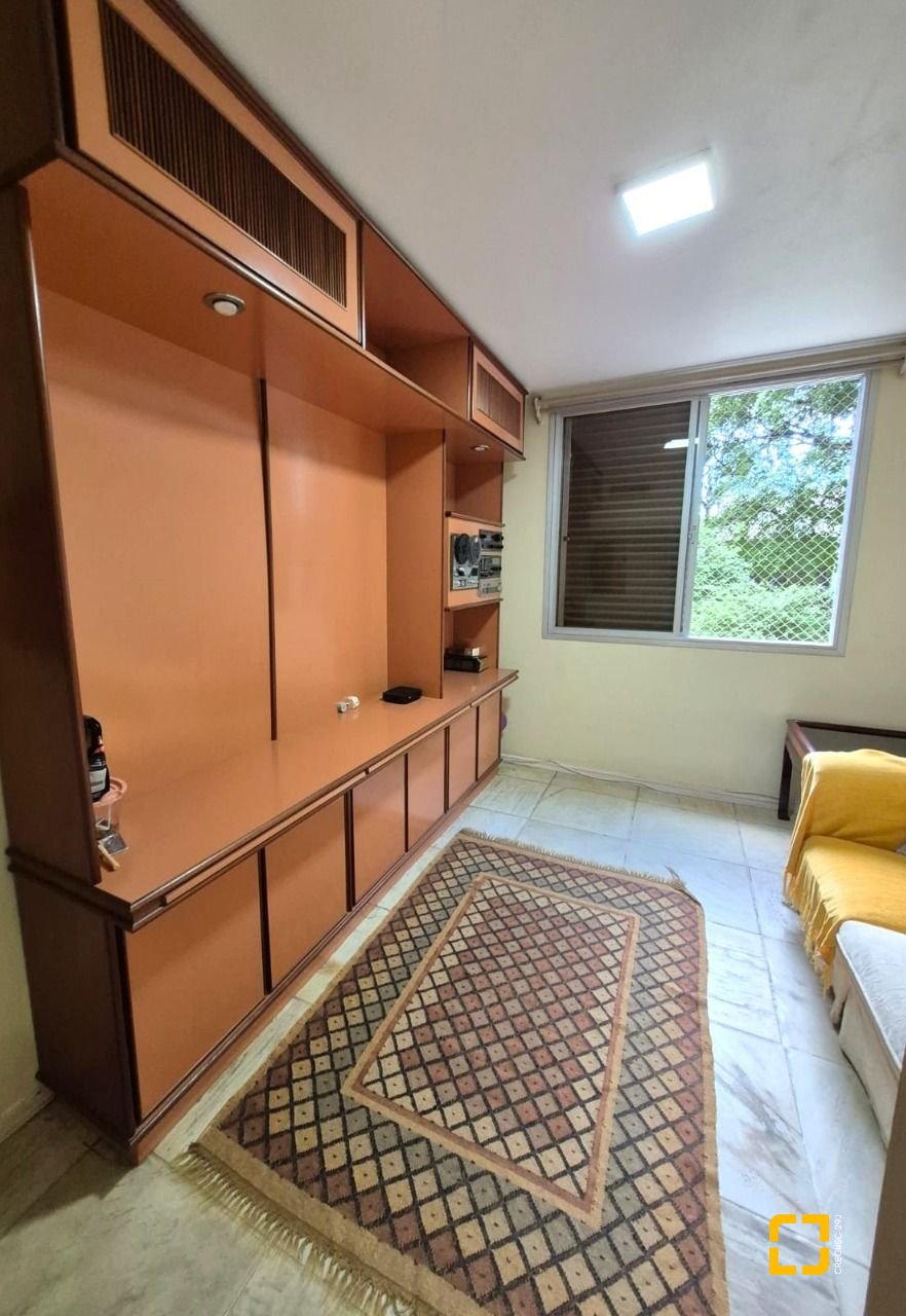 Apartamento com 224m², 6 quartos (sendo 2 suítes), 2 garagens, no bairro Centro em Florianópolis