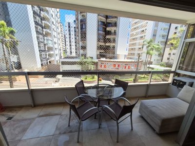 Apartamento com 224m², 6 quartos (sendo 2 suítes), 2 garagens, no bairro Centro em Florianópolis