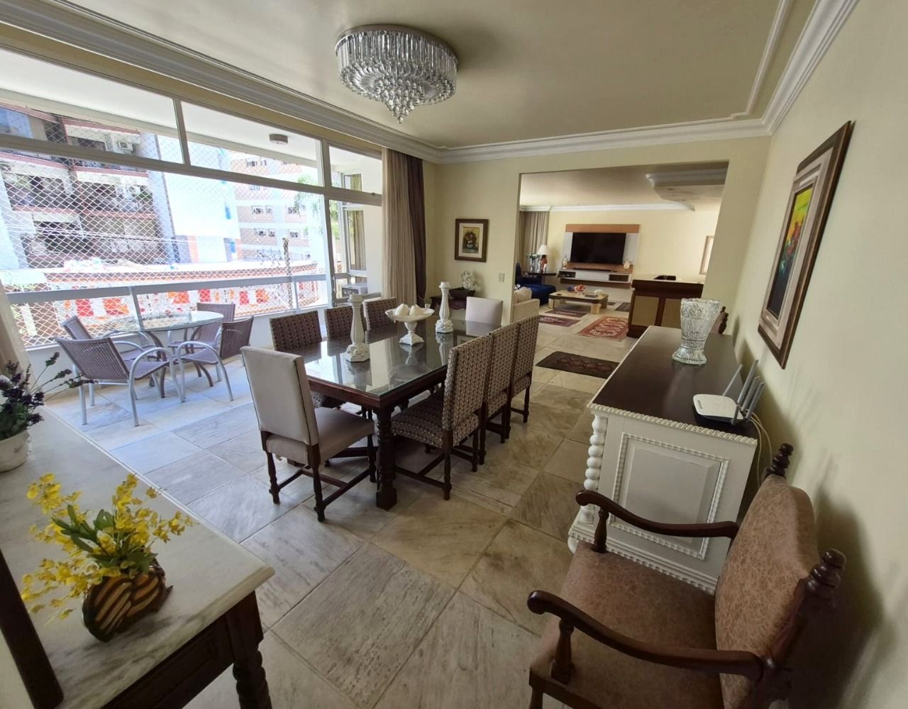 Apartamento com 224m², 6 quartos (sendo 2 suítes), 2 garagens, no bairro Centro em Florianópolis