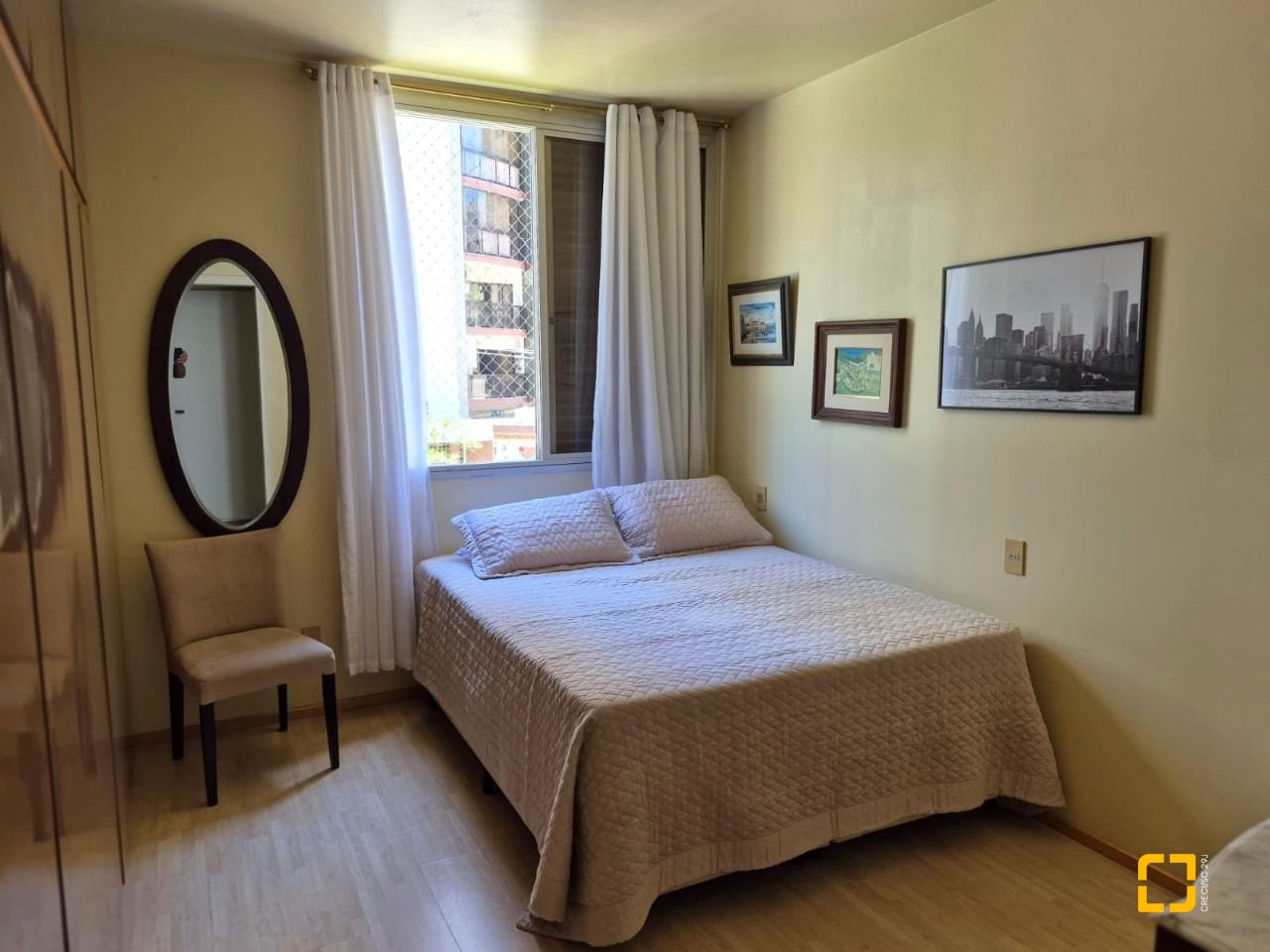 Apartamento com 224m², 6 quartos (sendo 2 suítes), 2 garagens, no bairro Centro em Florianópolis
