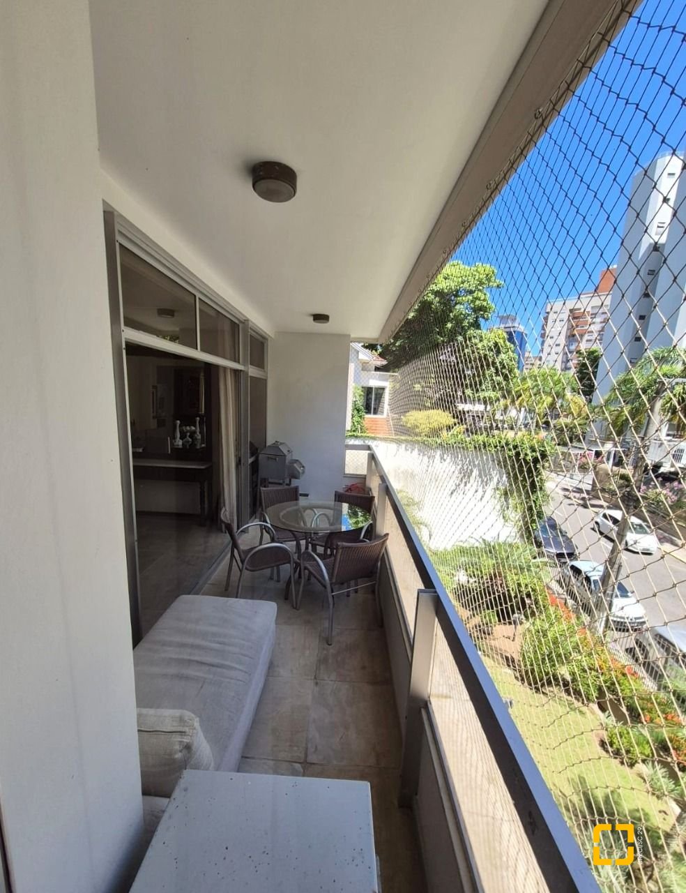 Apartamento com 224m², 6 quartos (sendo 2 suítes), 2 garagens, no bairro Centro em Florianópolis