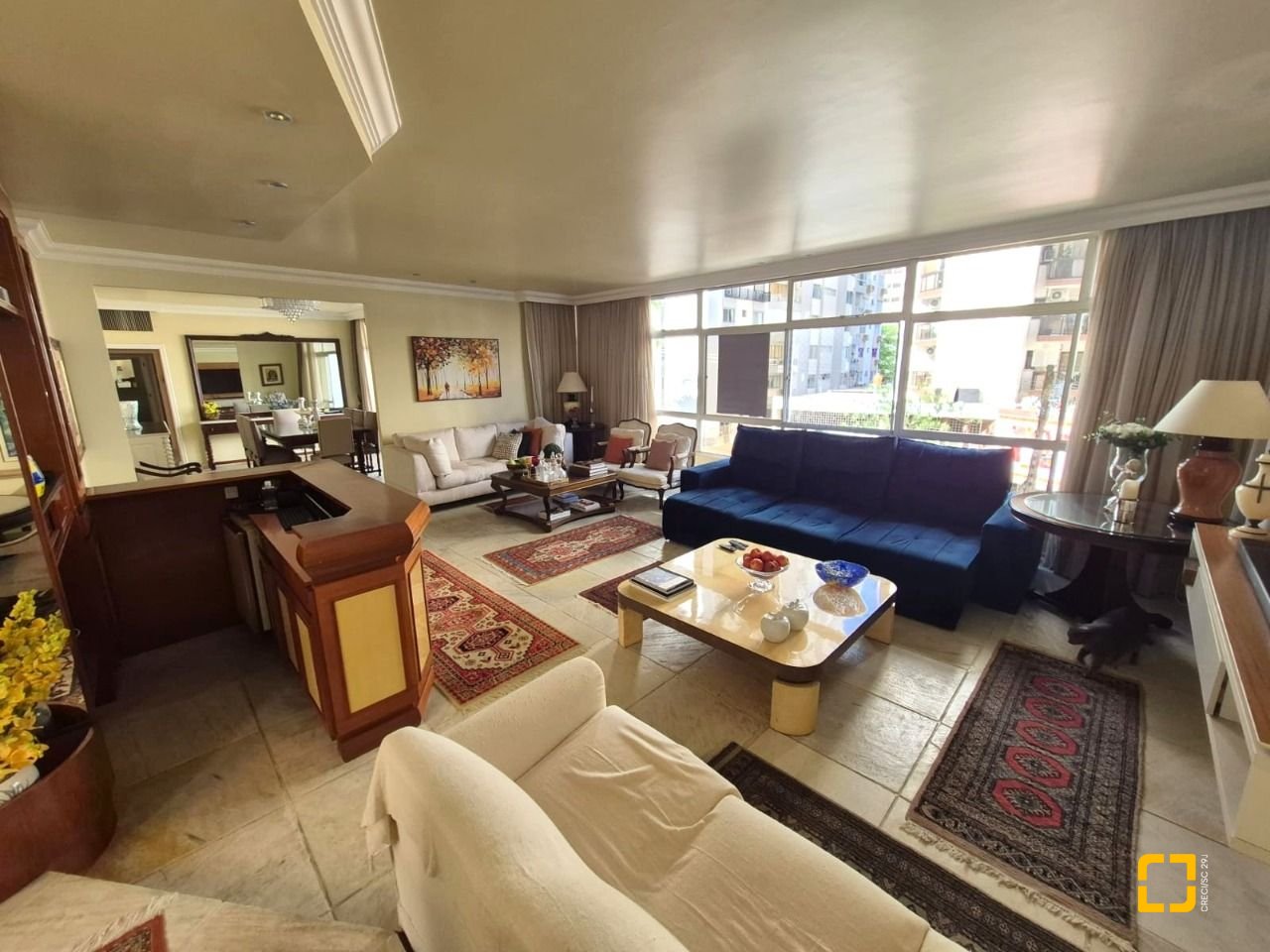 Apartamento com 224m², 6 quartos (sendo 2 suítes), 2 garagens, no bairro Centro em Florianópolis
