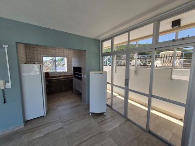 Apartamento com 224m², 6 quartos (sendo 2 suítes), 2 garagens, no bairro Centro em Florianópolis