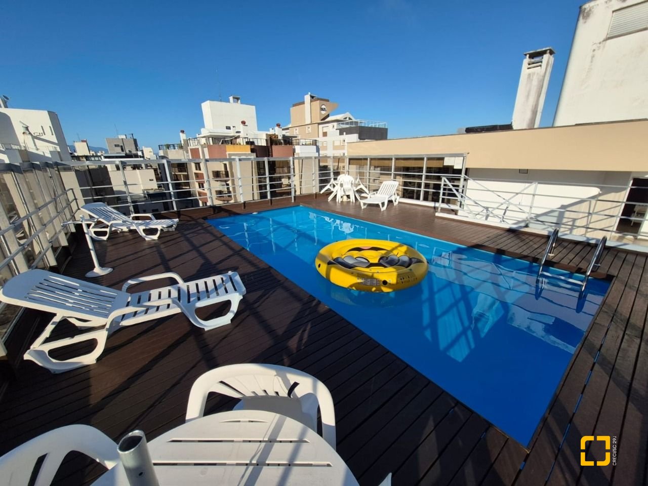 Apartamento com 224m², 6 quartos (sendo 2 suítes), 2 garagens, no bairro Centro em Florianópolis