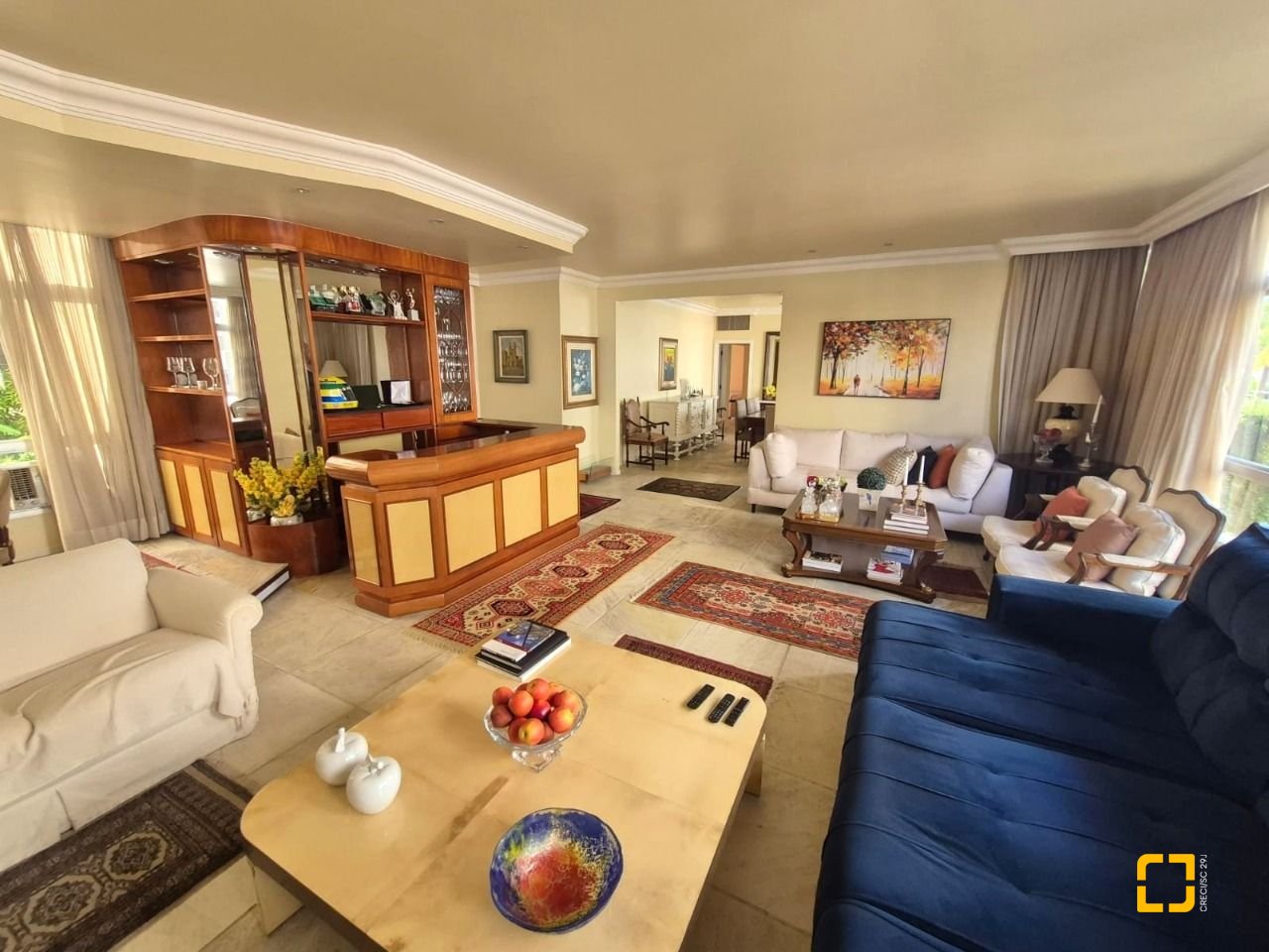 Apartamento com 224m², 6 quartos (sendo 2 suítes), 2 garagens, no bairro Centro em Florianópolis