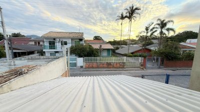 Casa com 76m², 4 quartos, 1 garagem, no bairro Ingleses do Rio Vermelho em Florianópolis