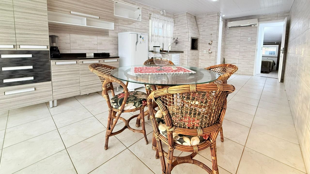 Casa com 76m², 4 quartos, 1 garagem, no bairro Ingleses do Rio Vermelho em Florianópolis