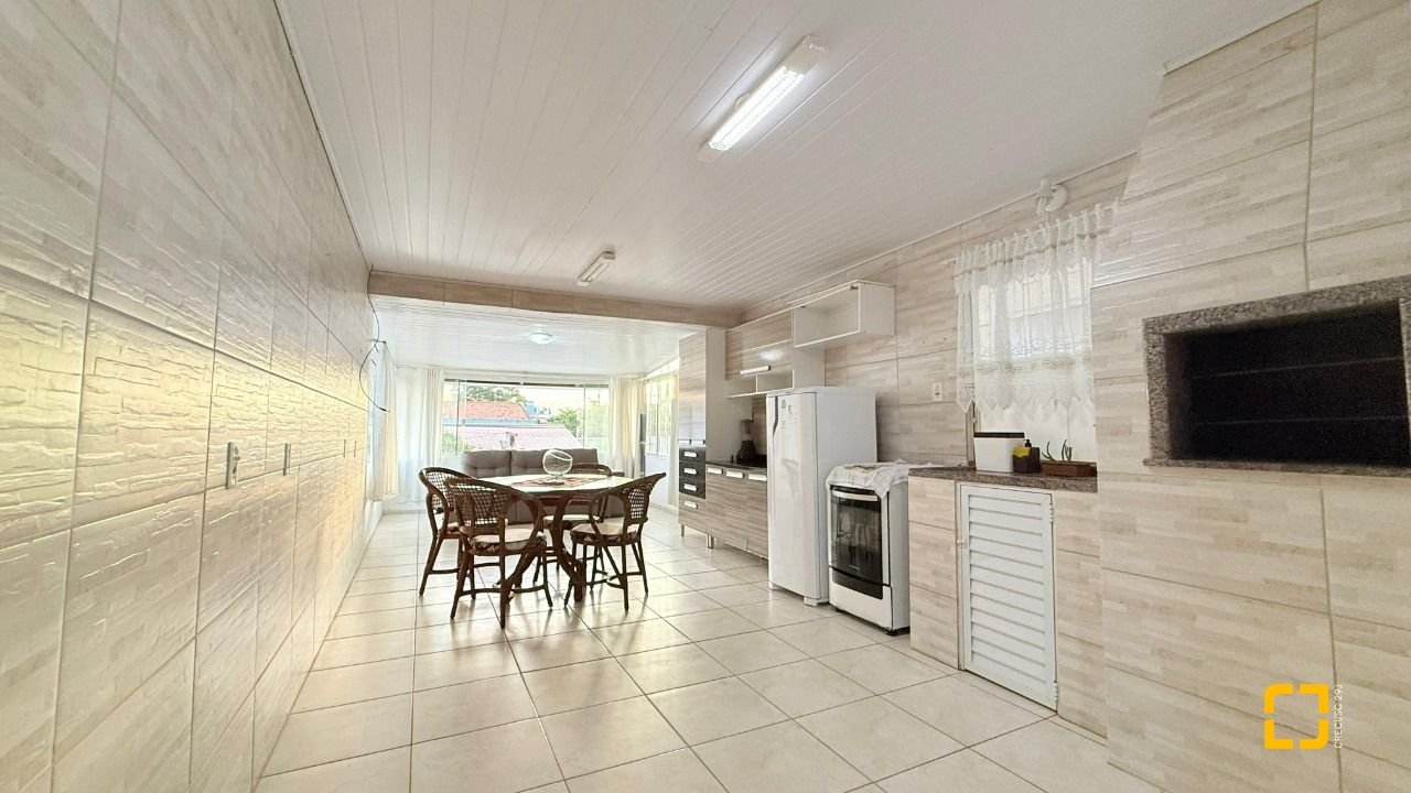 Casa com 76m², 4 quartos, 1 garagem, no bairro Ingleses do Rio Vermelho em Florianópolis