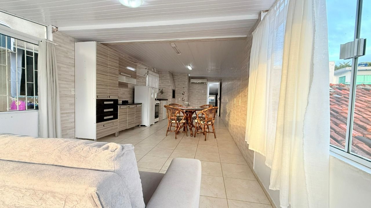 Casa com 76m², 4 quartos, 1 garagem, no bairro Ingleses do Rio Vermelho em Florianópolis