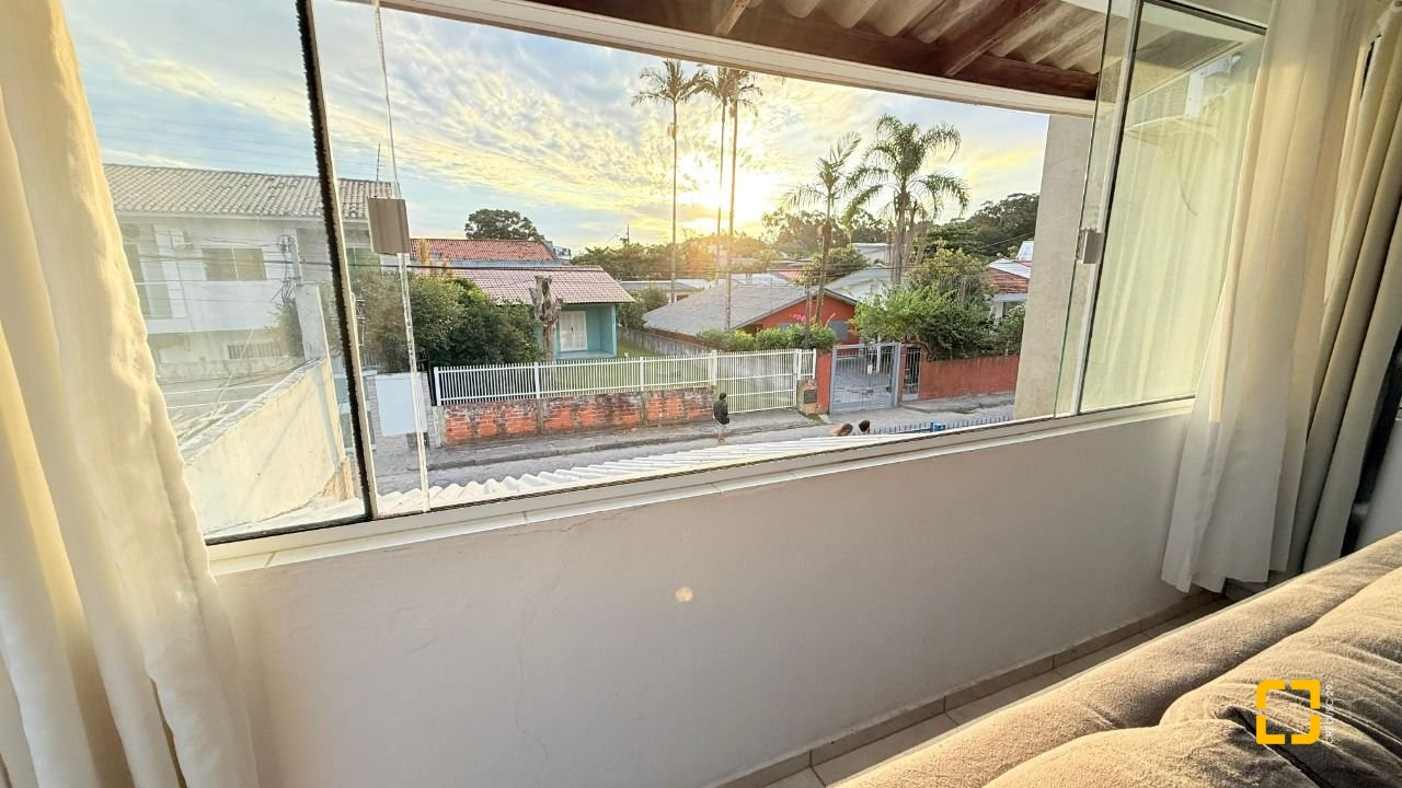 Casa com 76m², 4 quartos, 1 garagem, no bairro Ingleses do Rio Vermelho em Florianópolis