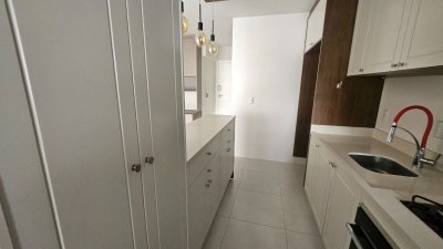 Apartamento com 72m², 3 quartos (sendo 1 suíte), 1 garagem, no bairro Saco Grande em Florianópolis