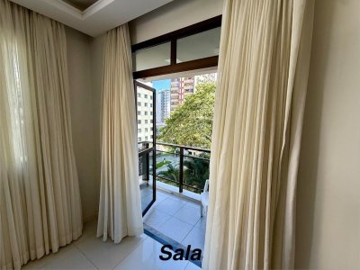 Apartamento com 144m², 5 quartos (sendo 2 suítes), 1 garagem, no bairro Centro em Florianópolis
