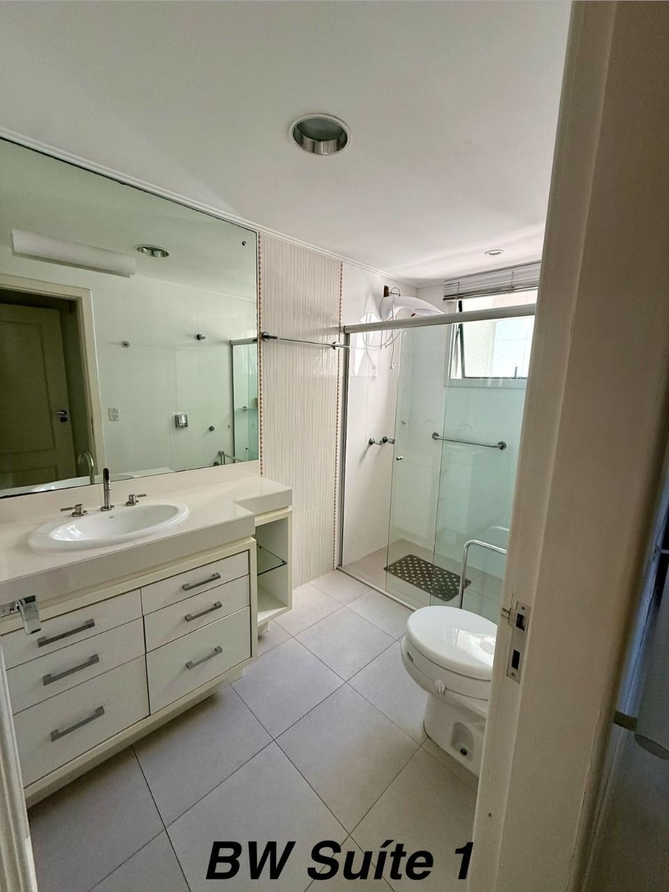 Apartamento com 144m², 5 quartos (sendo 2 suítes), 1 garagem, no bairro Centro em Florianópolis