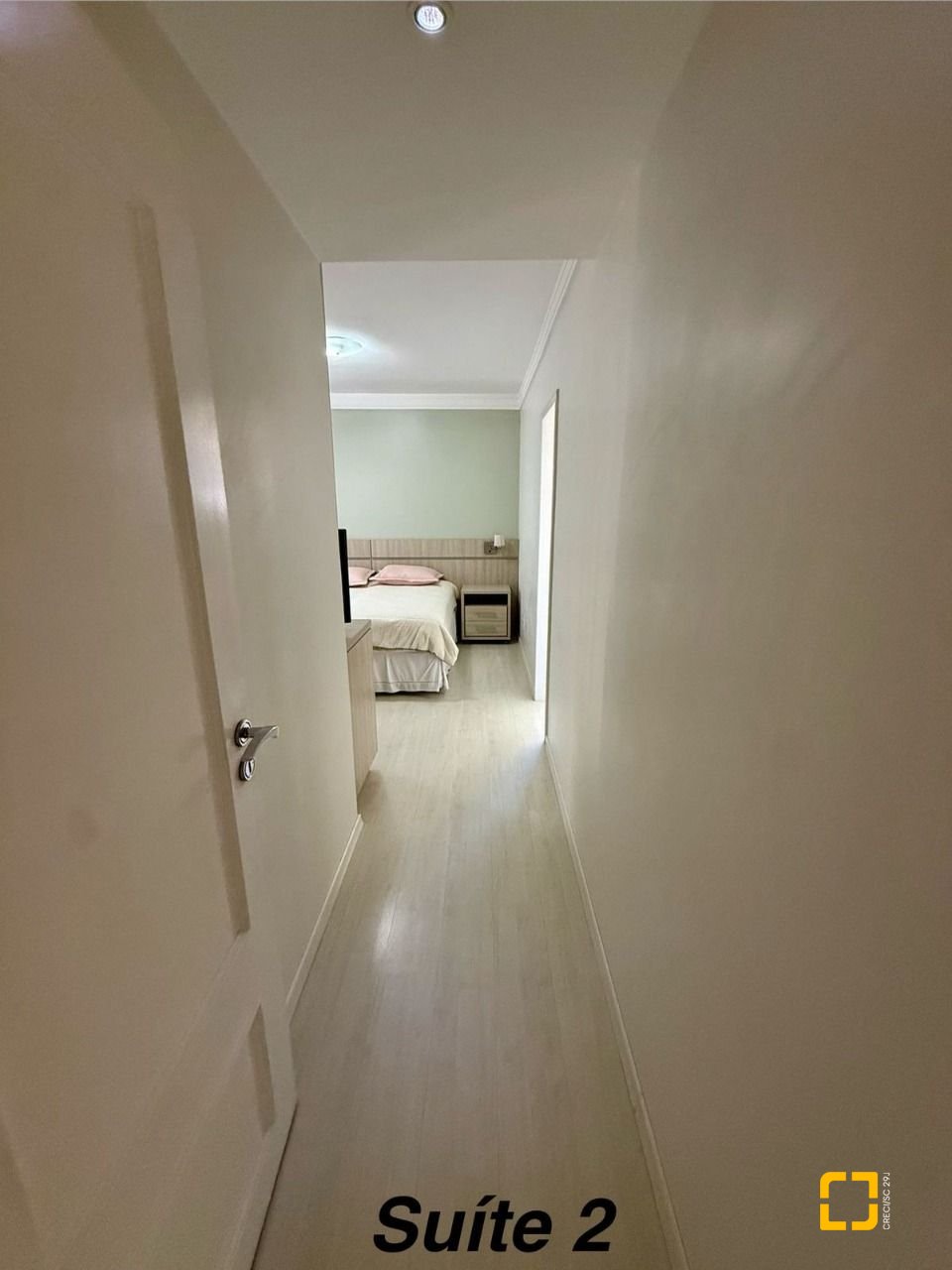 Apartamento com 144m², 5 quartos (sendo 2 suítes), 1 garagem, no bairro Centro em Florianópolis