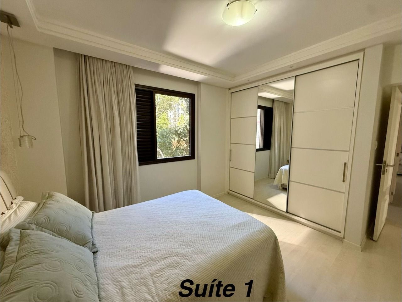 Apartamento com 144m², 5 quartos (sendo 2 suítes), 1 garagem, no bairro Centro em Florianópolis