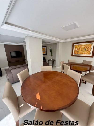 Apartamento com 144m², 5 quartos (sendo 2 suítes), 1 garagem, no bairro Centro em Florianópolis