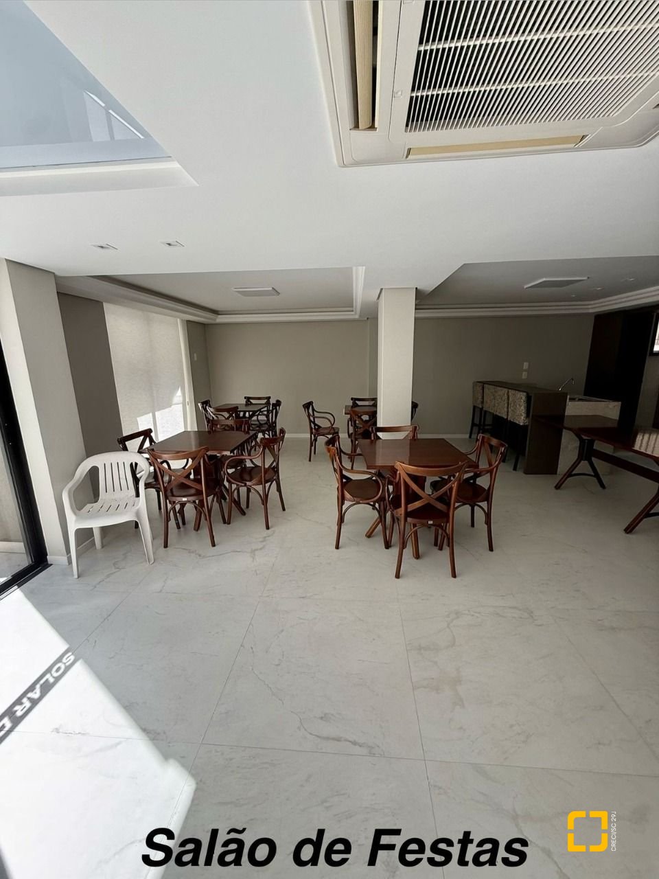 Apartamento com 144m², 5 quartos (sendo 2 suítes), 1 garagem, no bairro Centro em Florianópolis