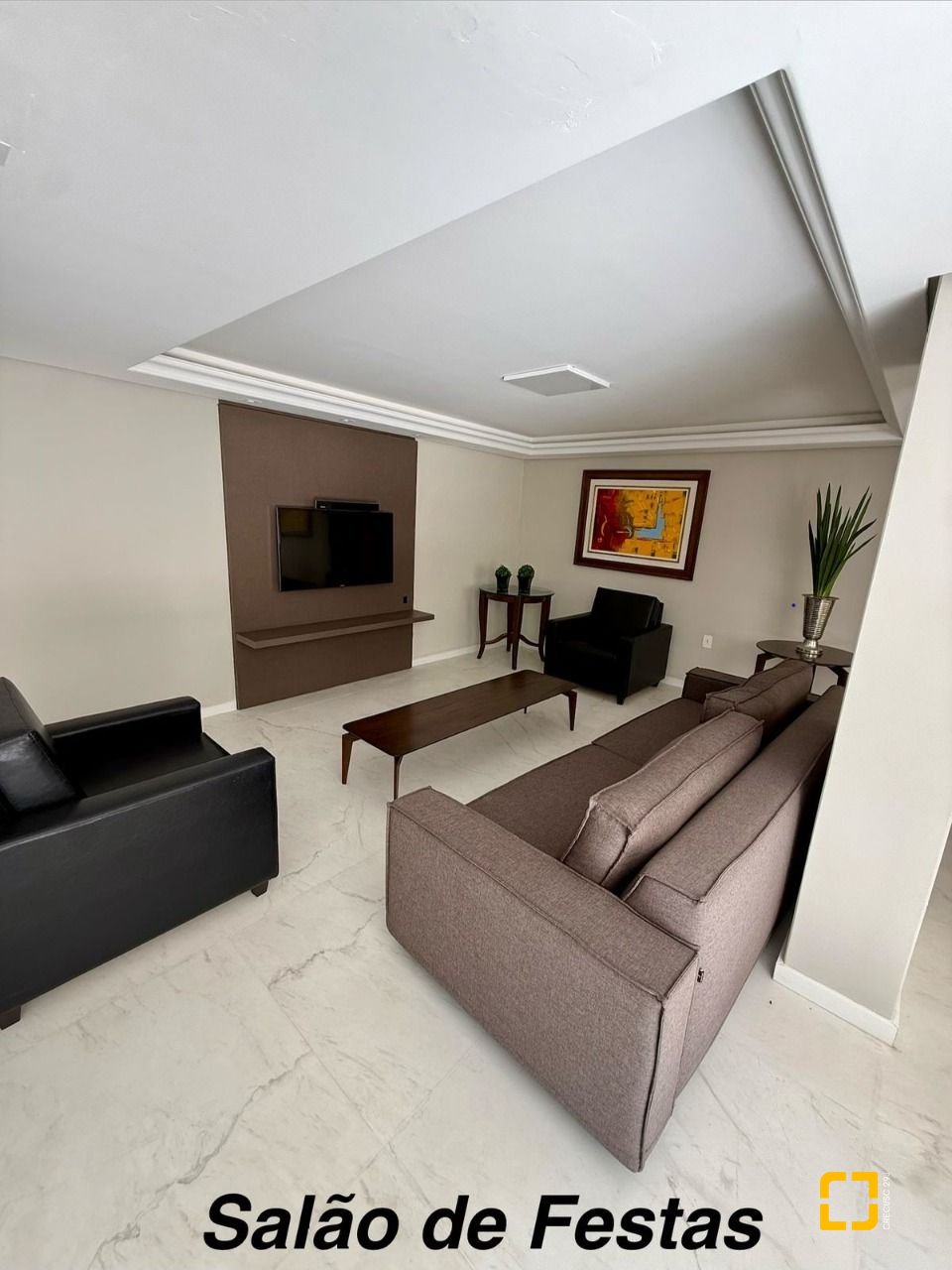 Apartamento com 144m², 5 quartos (sendo 2 suítes), 1 garagem, no bairro Centro em Florianópolis