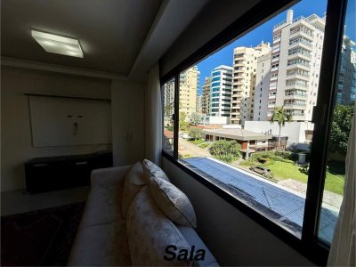 Apartamento com 144m², 5 quartos (sendo 2 suítes), 1 garagem, no bairro Centro em Florianópolis