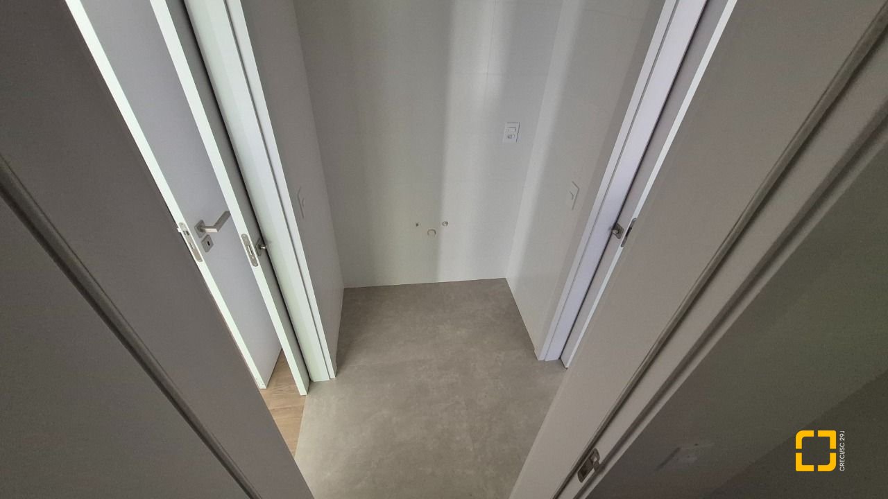 Apartamento com 130m², 4 quartos (sendo 1 suíte), 2 garagens, no bairro Jurerê em Florianópolis
