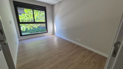 Apartamento com 130m², 4 quartos (sendo 1 suíte), 2 garagens, no bairro Jurerê em Florianópolis