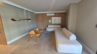 Apartamento com 130m², 4 quartos (sendo 1 suíte), 2 garagens, no bairro Jurerê em Florianópolis