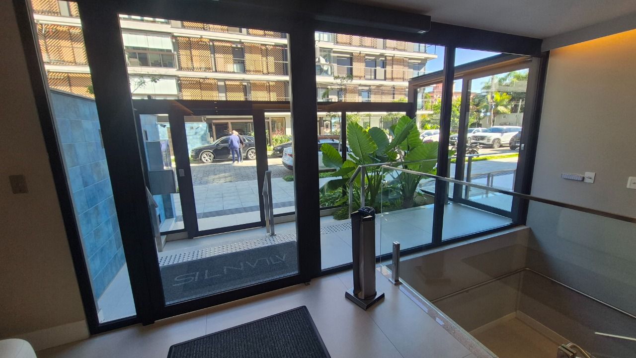Apartamento com 130m², 4 quartos (sendo 1 suíte), 2 garagens, no bairro Jurerê em Florianópolis