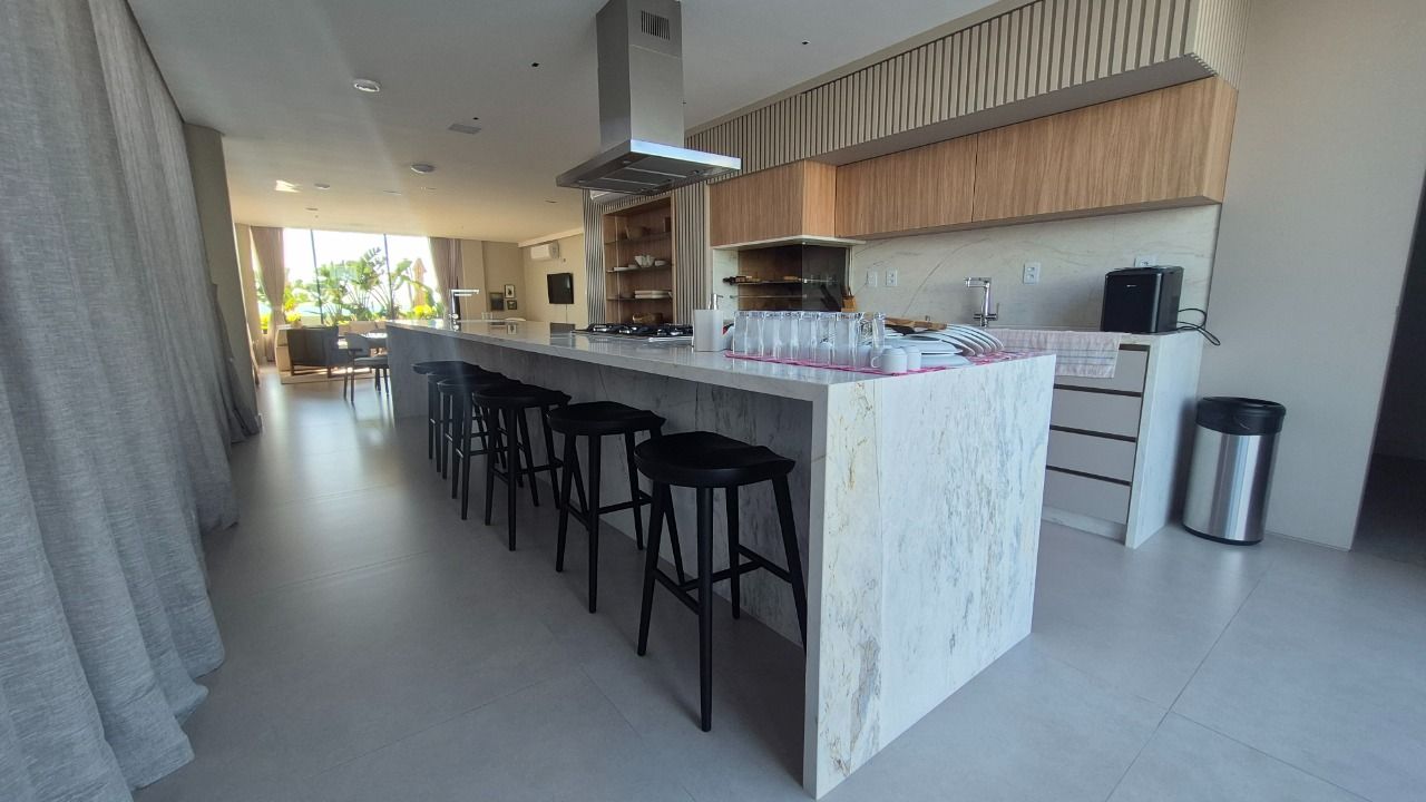 Apartamento com 130m², 4 quartos (sendo 1 suíte), 2 garagens, no bairro Jurerê em Florianópolis